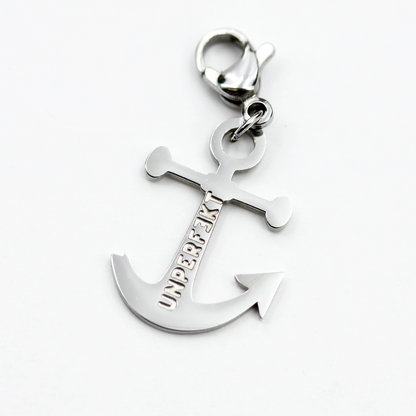 2 Charms im Set: »Abgebrochener Stern und Anker« am Karabiner