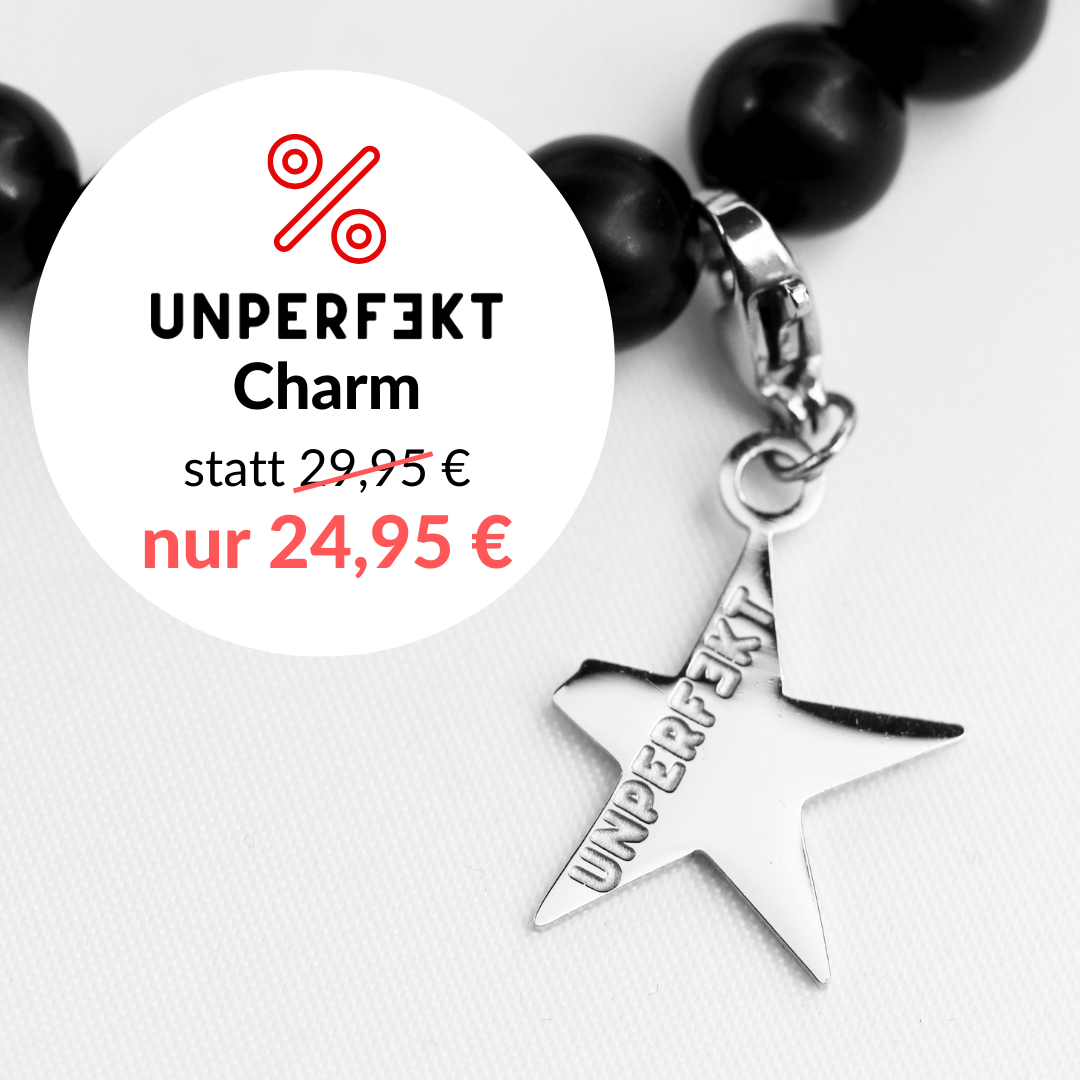 Limited Edition Bundle: Hoodie + Charm + Geschenke + Überraschung